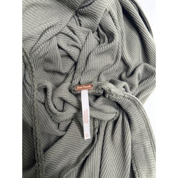 Free People Shimmy Shake Long Sleeve Top in Olive Green. Size M - Picture 7 of 7